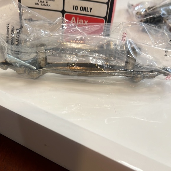 VINTAGE AJAX MEDITERRANEAN CABINET HANDLES, SET OF 10, ANTIQUE BRASS:SCOVILL - Picture 7 of 7